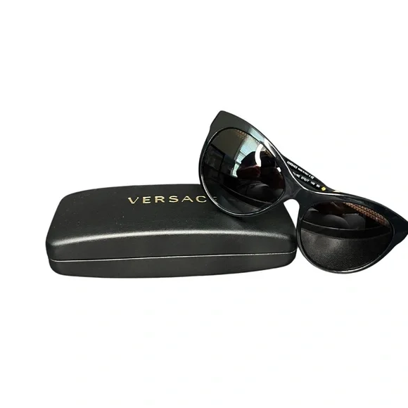 Versace | Accessories | Versace Elegant Black Sunglasses  display picture 1